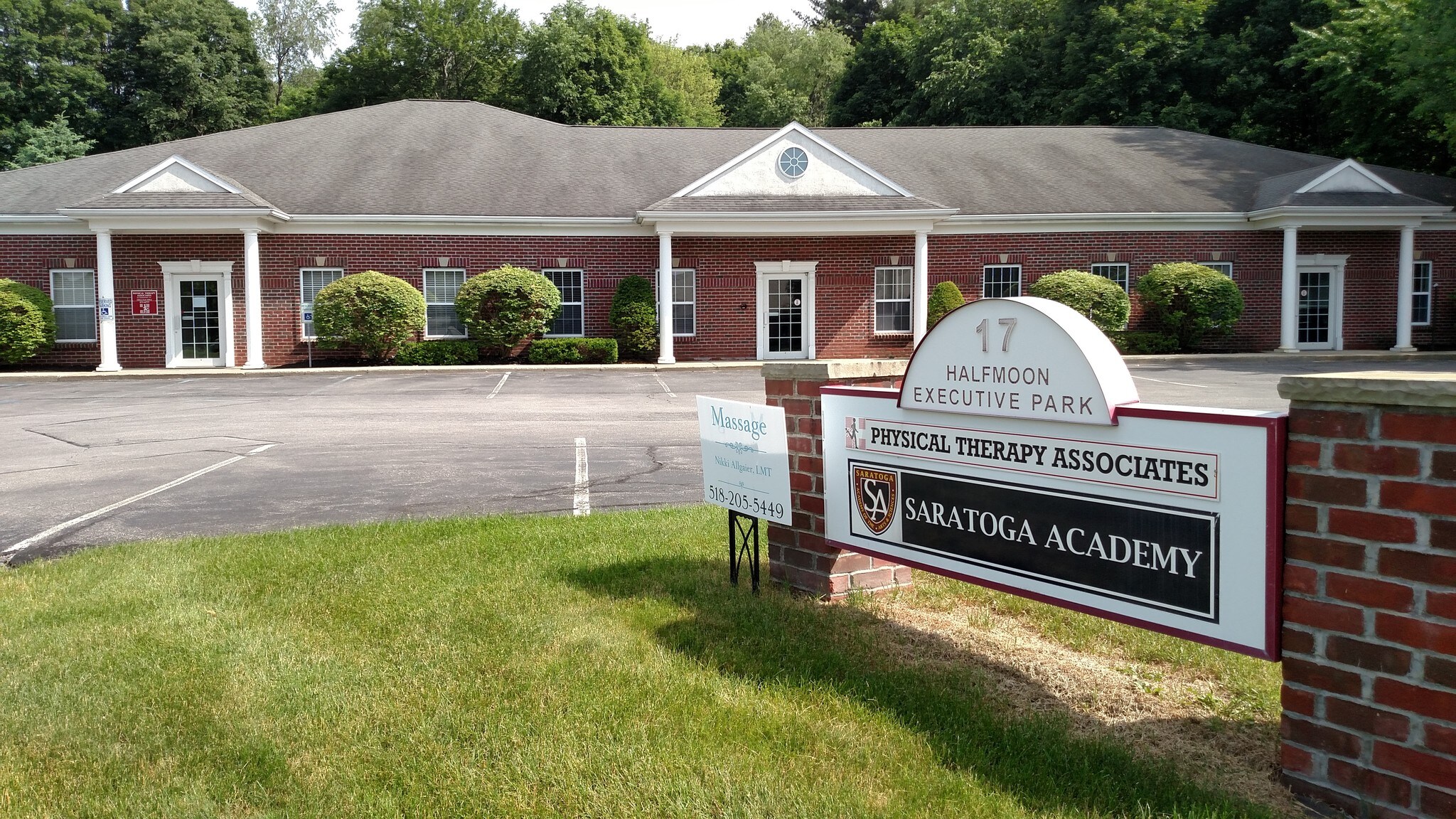 17 Halfmoon Executive Park Dr, Halfmoon, NY for sale Building Photo- Image 1 of 1