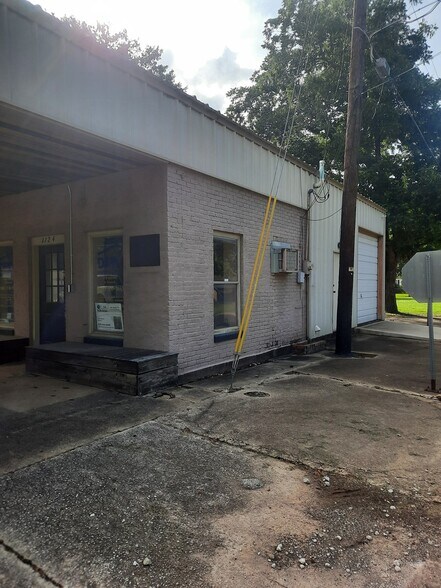 1124 E Houston Ave, Crockett, TX for sale - Building Photo - Image 3 of 14