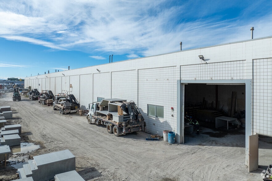 8615 48th St SE, Calgary, AB for lease - Building Photo - Image 2 of 13