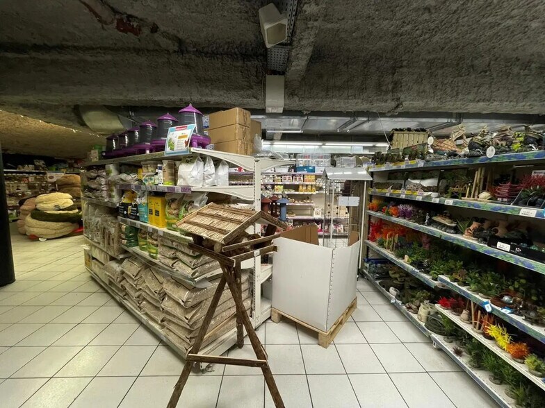 Flex in Chaville for lease - Building Photo - Image 1 of 5