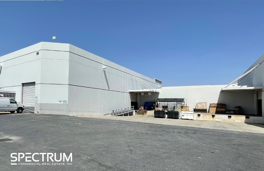 28732 Witherspoon Pky, Valencia, CA for lease - Building Photo - Image 2 of 18