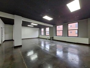 275 4th St E, Saint Paul, MN for lease Interior Photo- Image 2 of 5