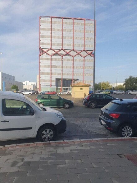 Office in La Rinconada for lease - Building Photo - Image 1 of 14