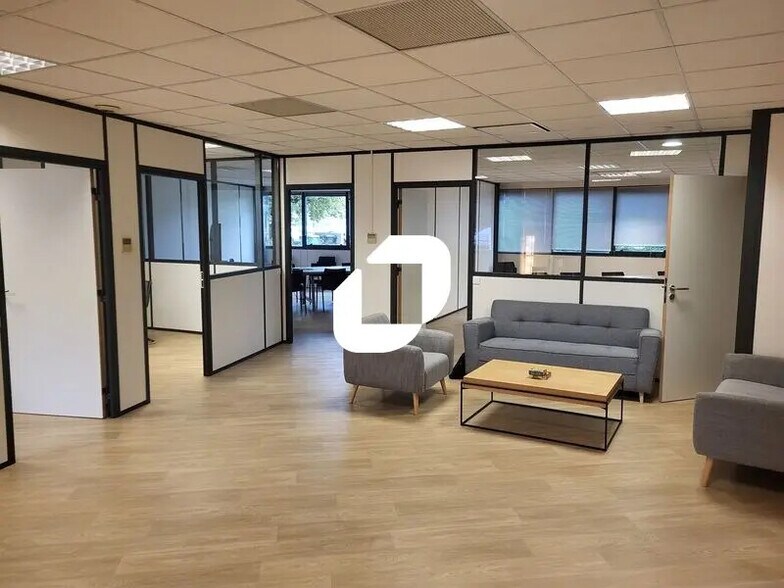 Office in Mérignac for lease - Interior Photo - Image 1 of 23