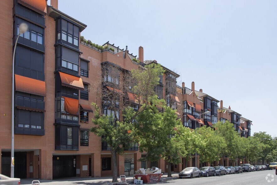 Retail in Madrid, Madrid for lease - Building Photo - Image 2 of 2