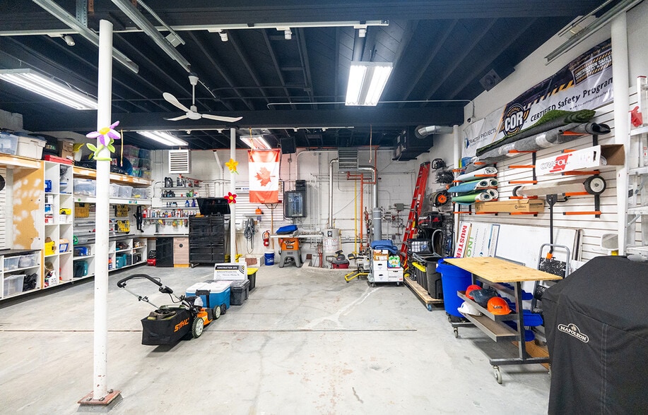 1000 Elgin Av, Winnipeg, MB for lease - Building Photo - Image 3 of 10