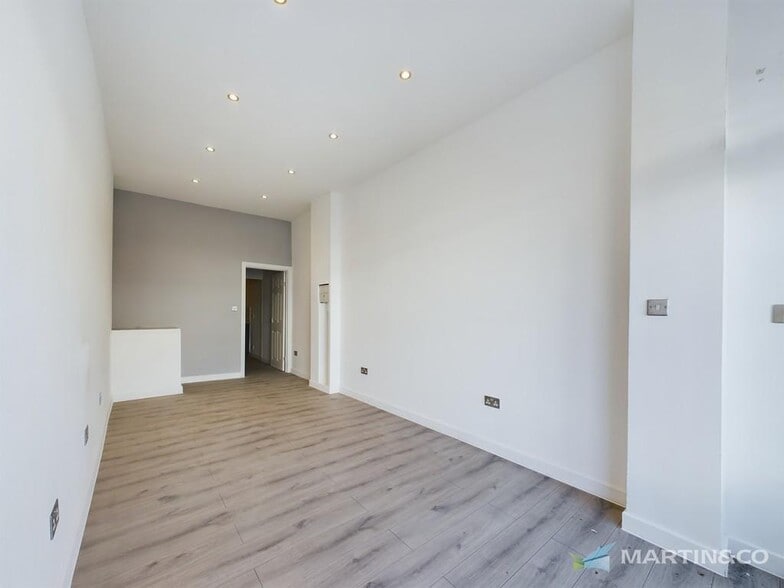 71-73 Waterloo Rd, Blackpool for lease - Building Photo - Image 2 of 6