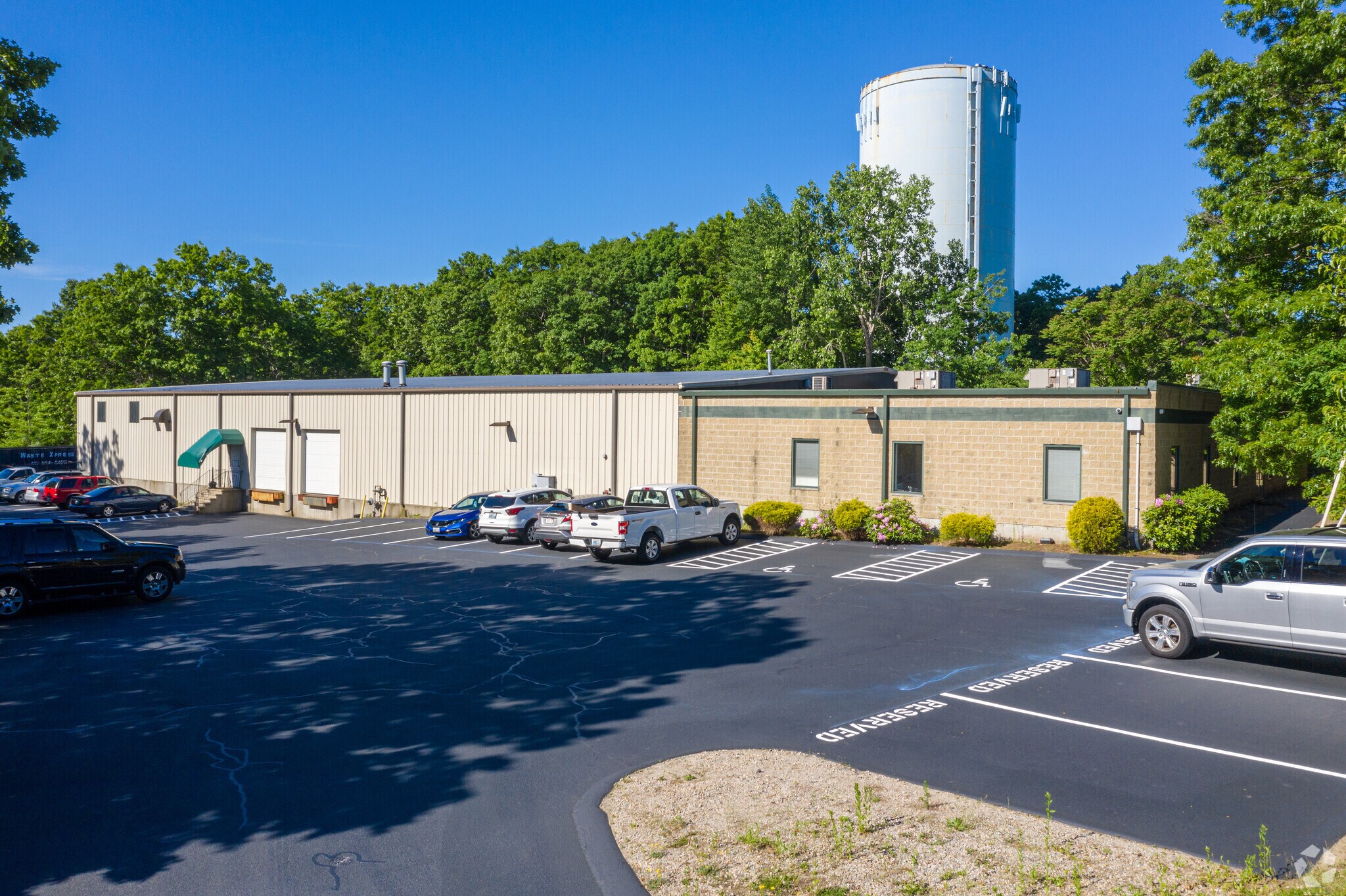 811 Park East Dr, Woonsocket, RI for sale Primary Photo- Image 1 of 1