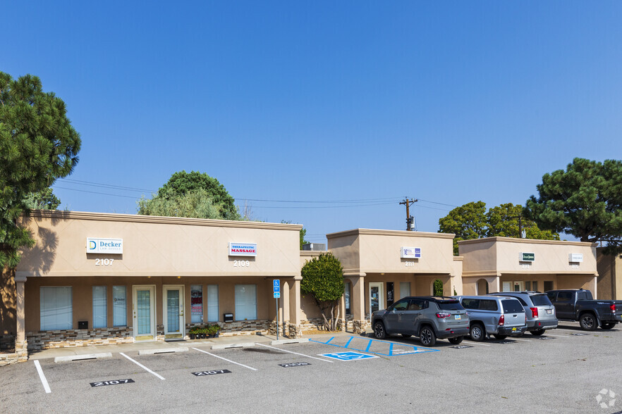 2105-2115 Wyoming Blvd NE, Albuquerque, NM for lease - Primary Photo - Image 1 of 21