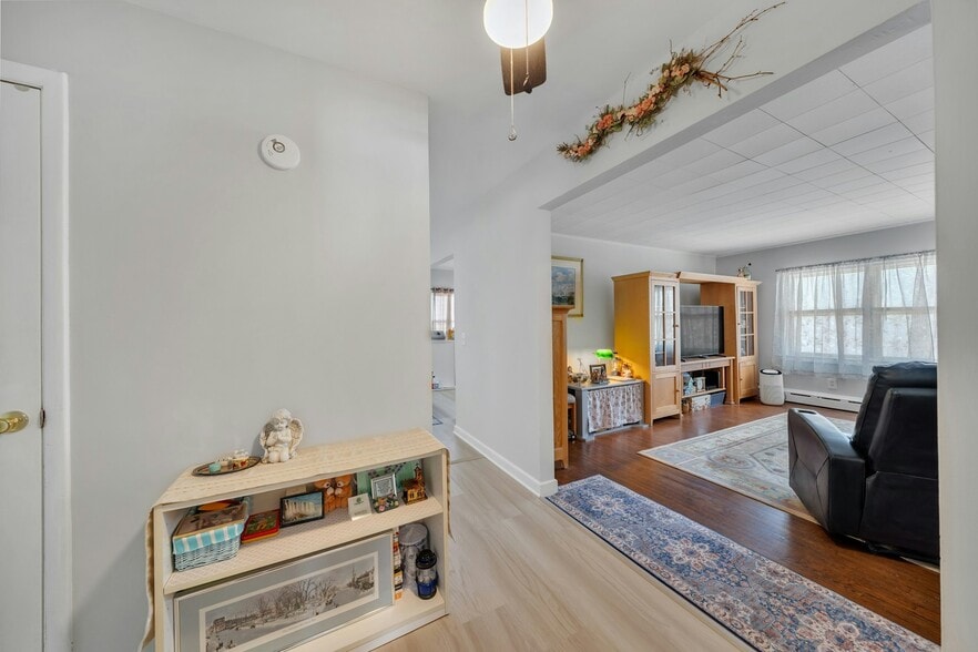 625 Bound Brook Rd, Middlesex, NJ for sale - Interior Photo - Image 3 of 24