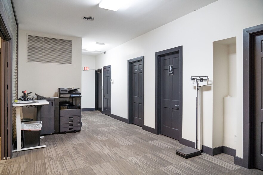 1015 E Broad St, Columbus, OH for lease - Building Photo - Image 3 of 34