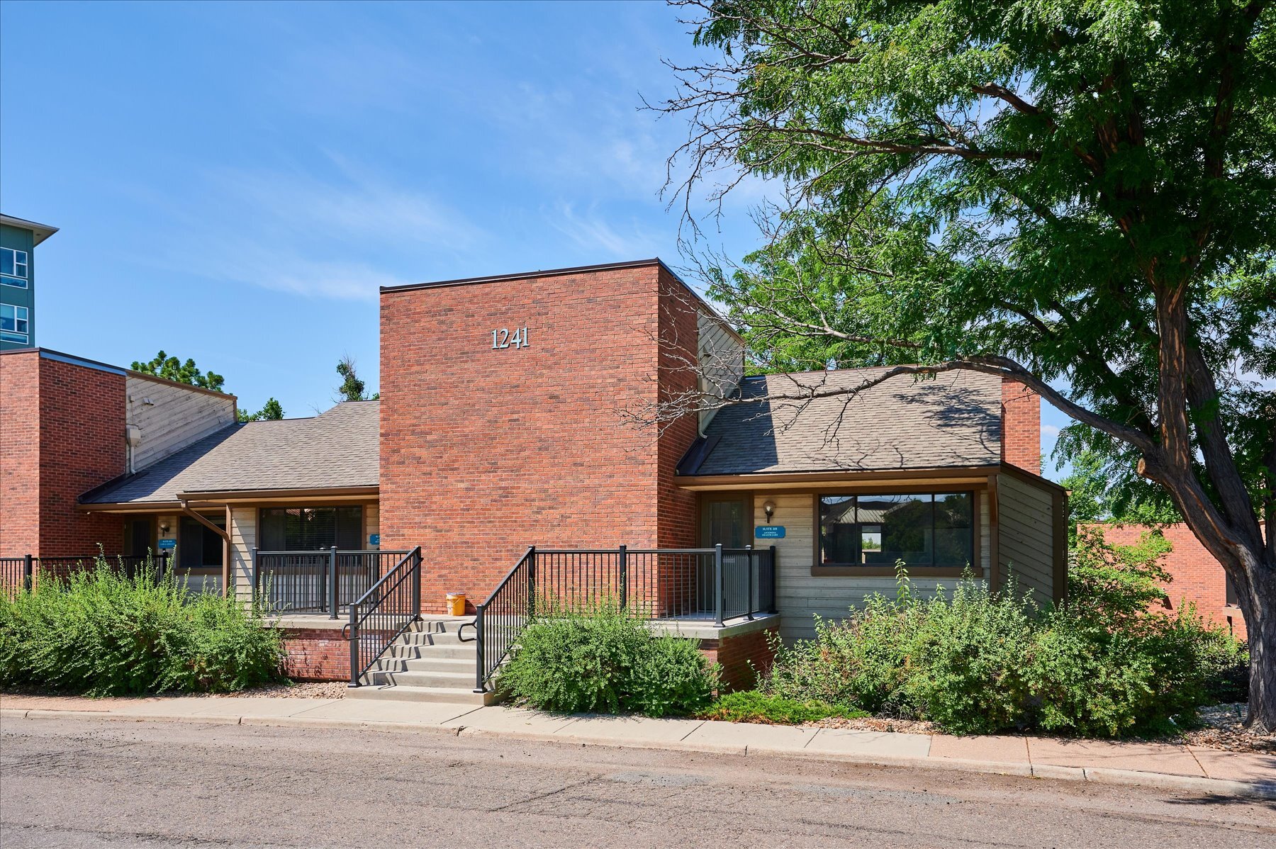 1241 S Parker Rd, Denver, CO 80231 - Creekside at Highline | LoopNet