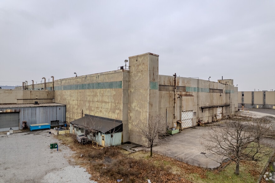 1050 Burlington St E, Hamilton, ON for sale - Primary Photo - Image 1 of 1