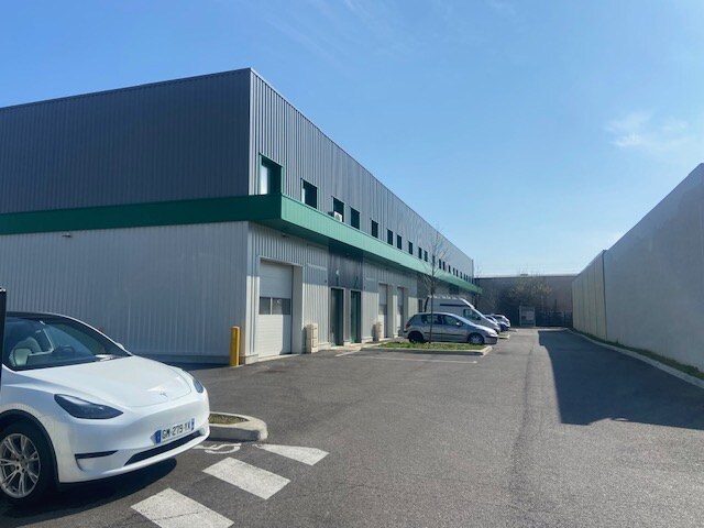 Flex in Mions for lease - Building Photo - Image 1 of 9