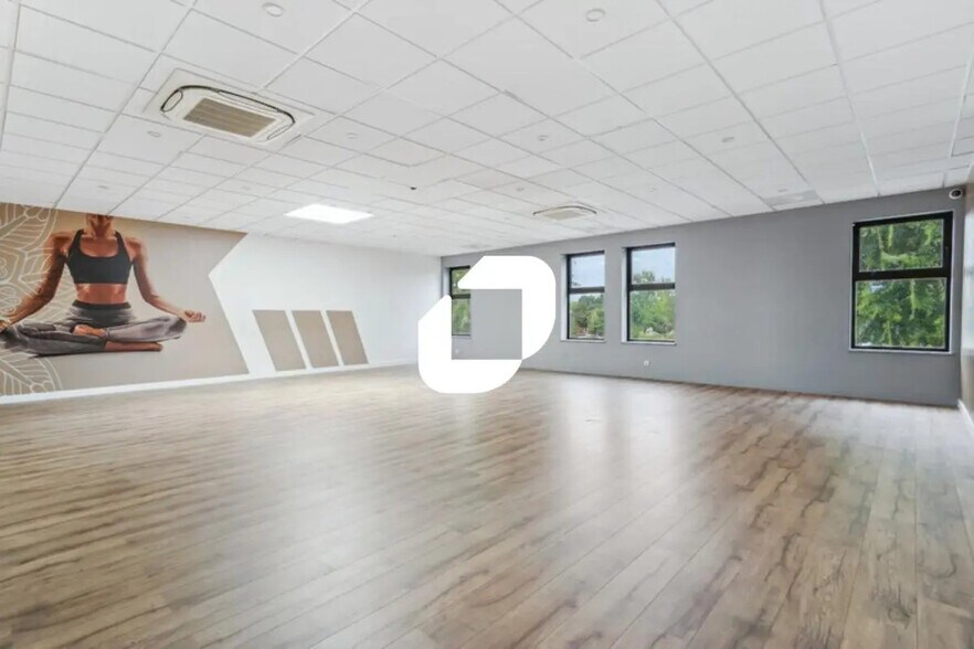 Office in Champigny-sur-Marne for lease - Interior Photo - Image 3 of 9