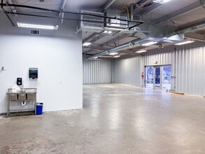 908 SE 21st St, Bentonville, AR for lease Interior Photo- Image 2 of 3