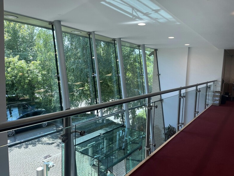 Quilters Way, Stoke Mandeville for lease - Interior Photo - Image 3 of 6