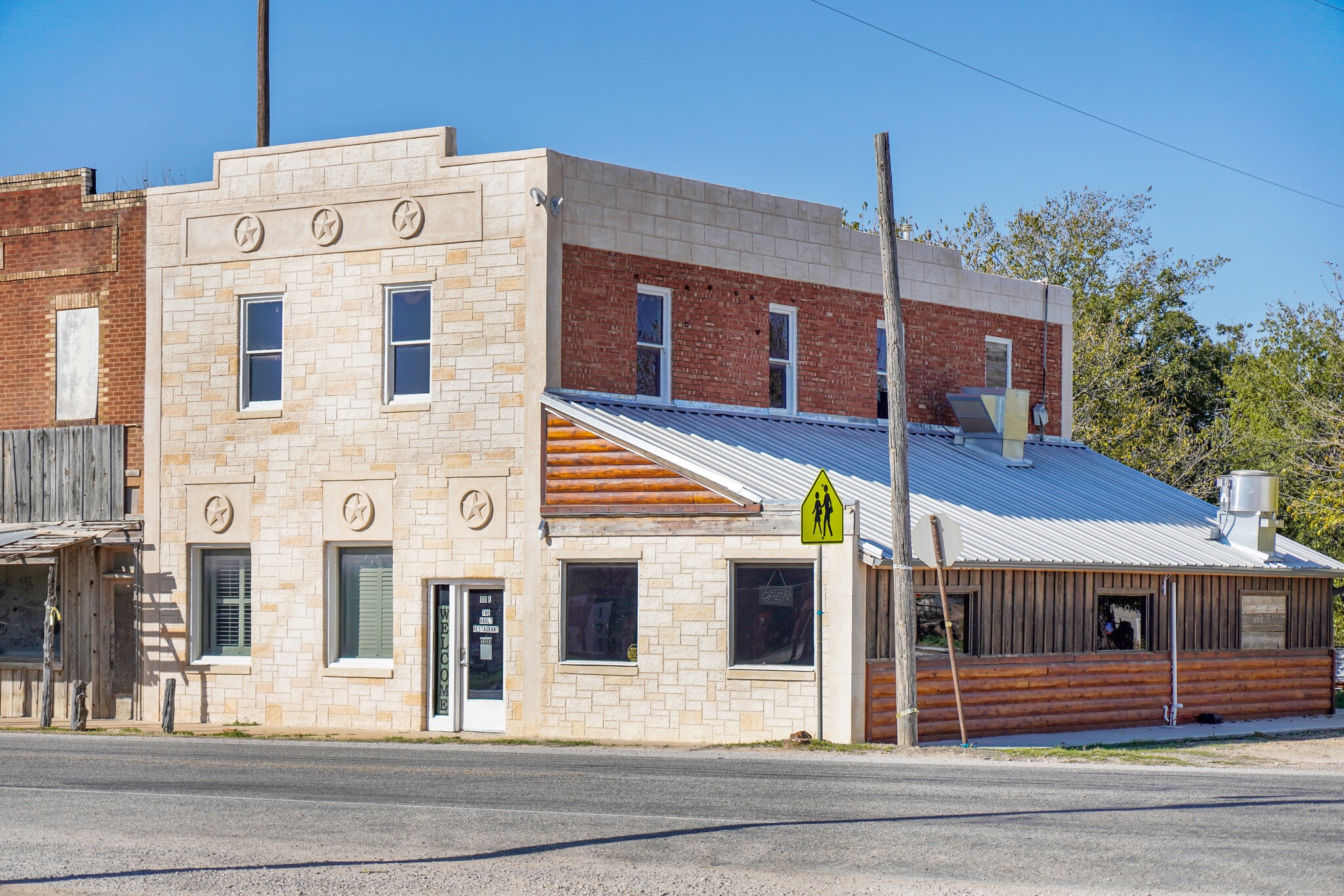 111 E Dempsey St, Bryson, TX for lease Primary Photo- Image 1 of 37