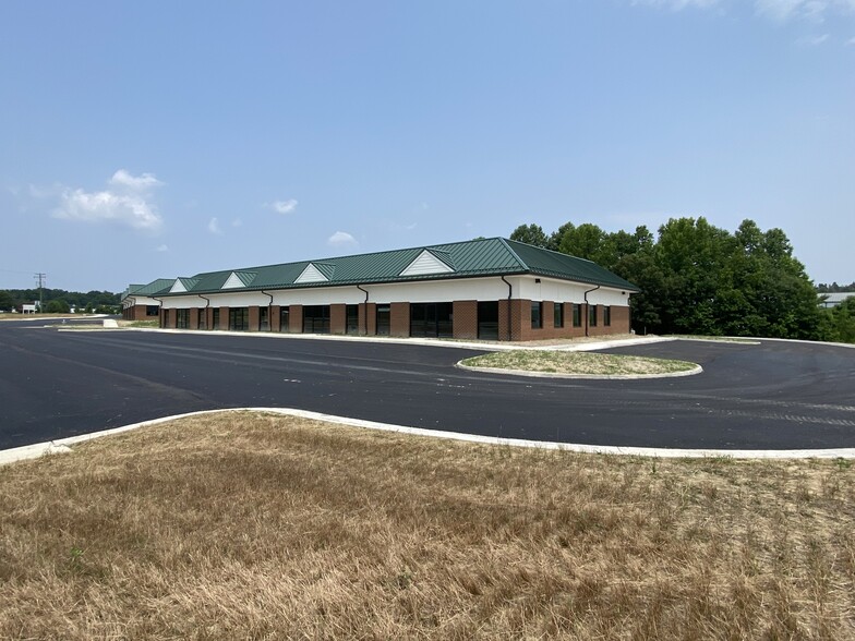 25210 Hofheimer Way, North Dinwiddie, VA for lease - Building Photo - Image 2 of 8