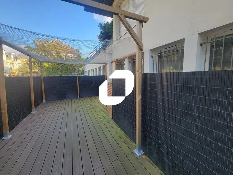 Office in Orsay for lease - Building Photo - Image 2 of 12