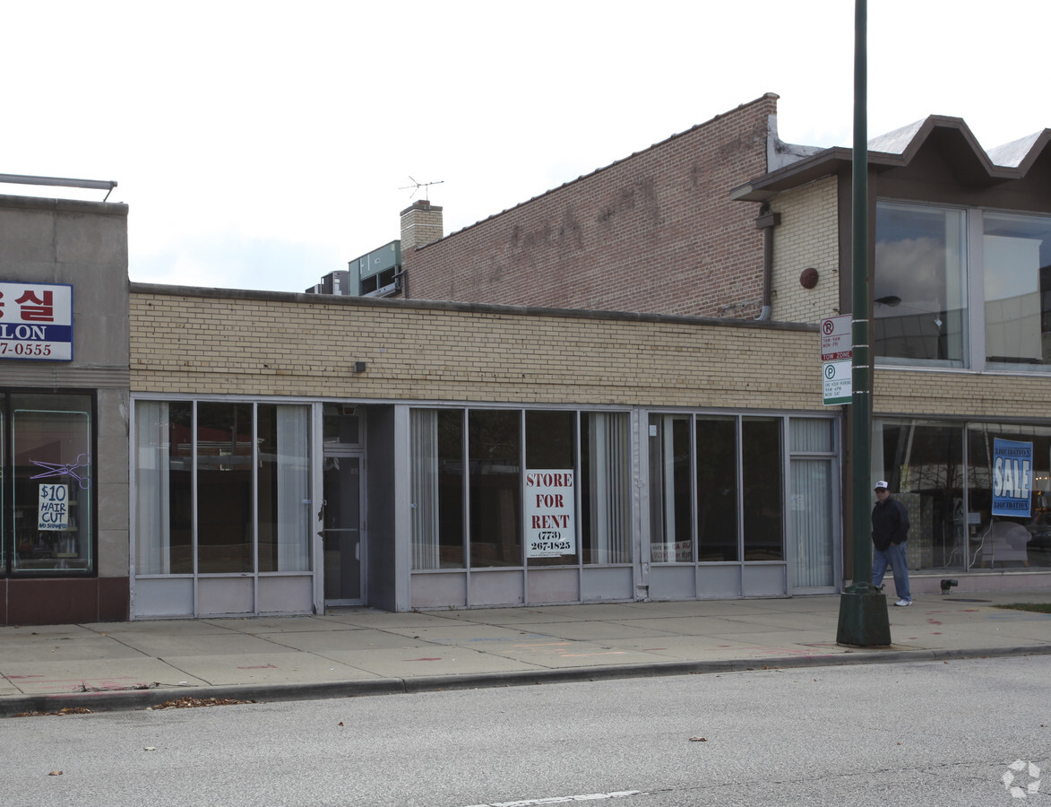 3449-3453 W Peterson Ave, Chicago, IL 60659 - Retail for Lease | LoopNet