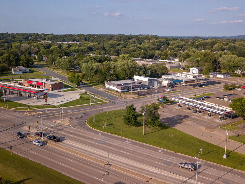 1411 Fairmont Ave, Eau Claire, WI for sale - Building Photo - Image 3 of 7