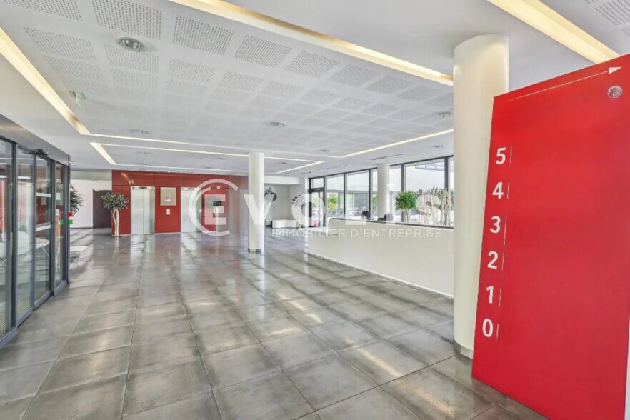 Office in Rosny-sous-Bois for lease - Lobby - Image 2 of 14