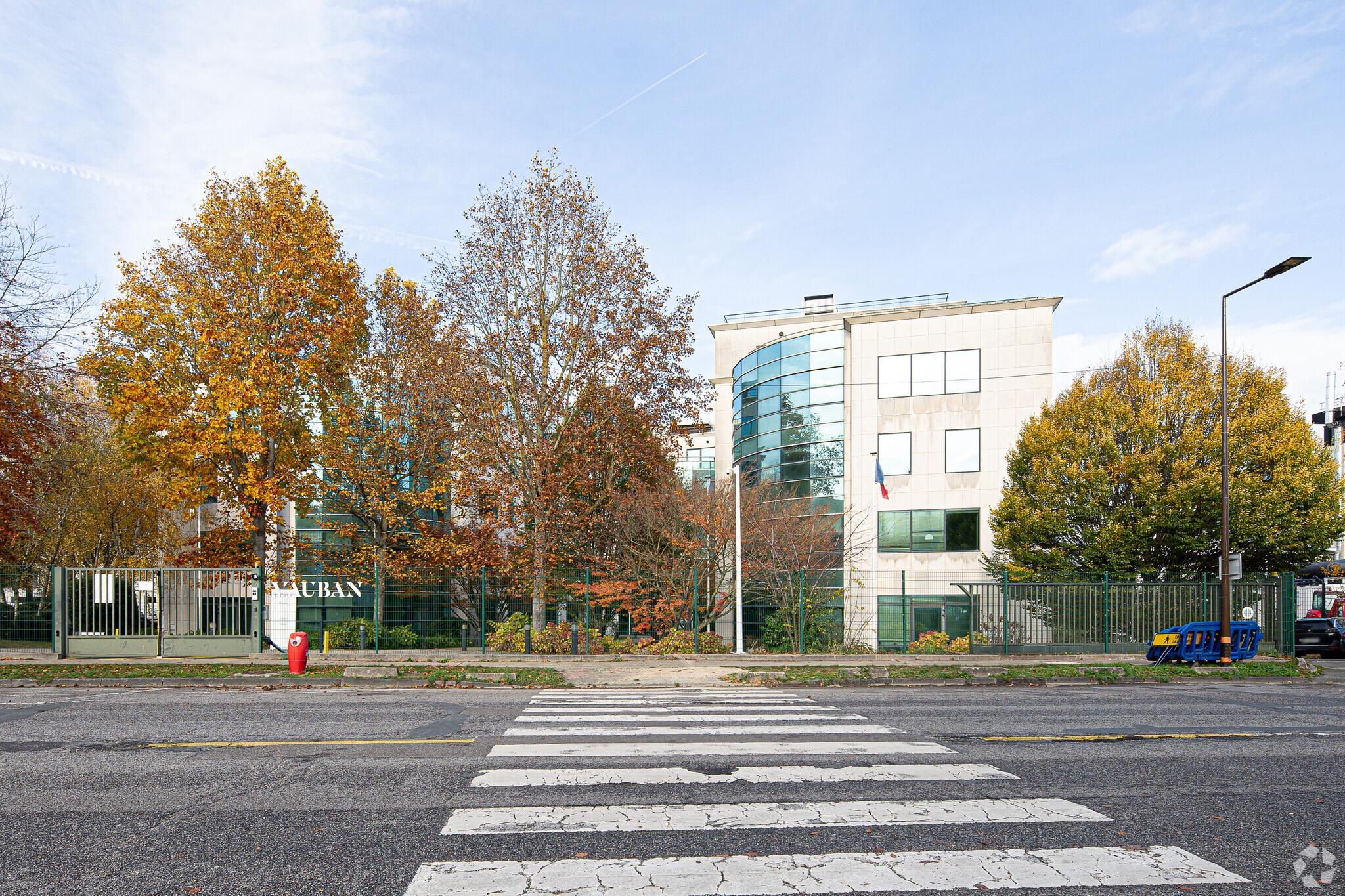 17 Rue Paul Dautier, Vélizy-Villacoublay for lease Primary Photo- Image 1 of 3