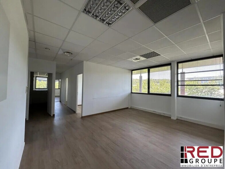 Office in Aix-en-Provence for lease - Building Photo - Image 2 of 6