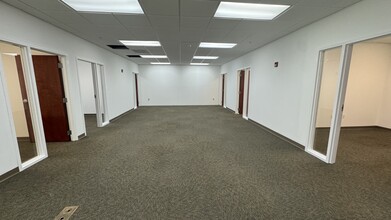 580-584 NW University Blvd, Port Saint Lucie, FL for lease Interior Photo- Image 2 of 7