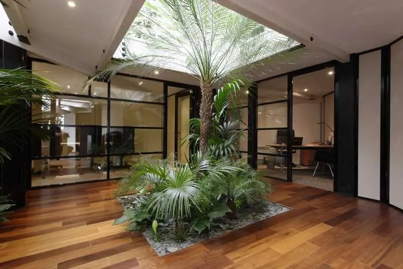 Office in Courbevoie for lease - Interior Photo - Image 1 of 8