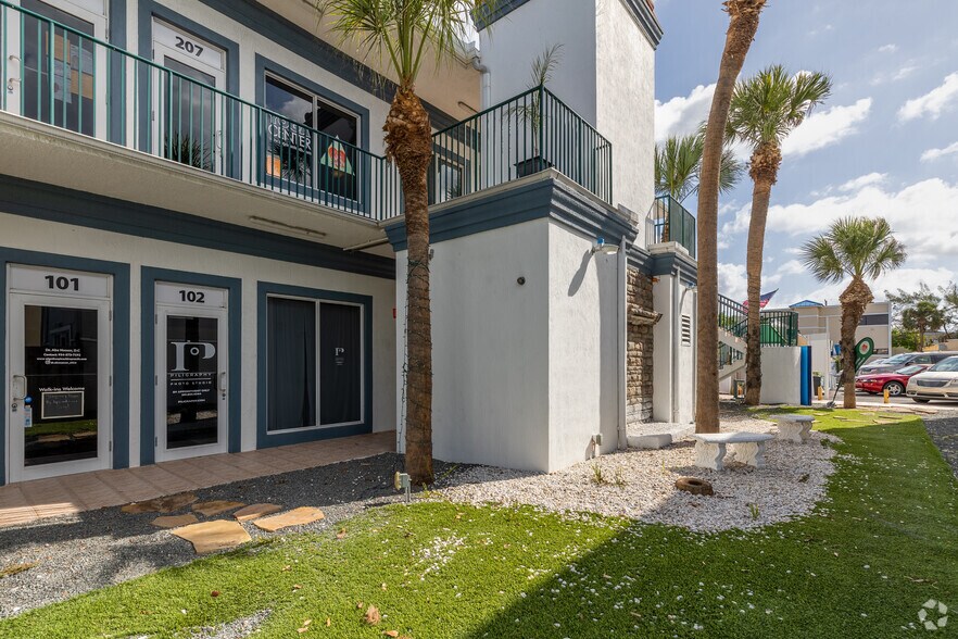 811 SE 8th Ave, Deerfield Beach, FL for lease - Building Photo - Image 3 of 24