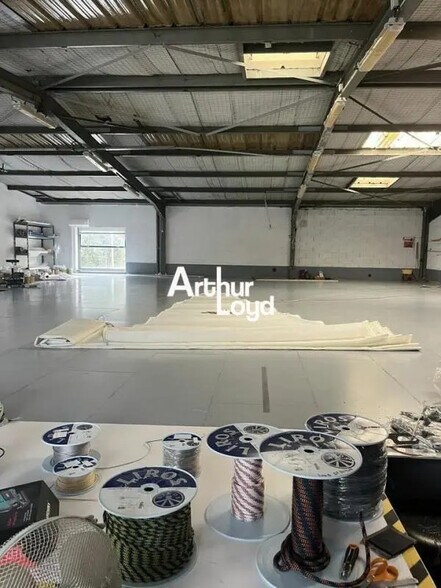 Flex in Mouans-Sartoux for lease - Interior Photo - Image 1 of 8