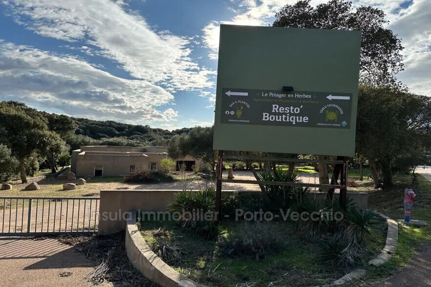 Retail in Bonifacio for lease - Building Photo - Image 2 of 6