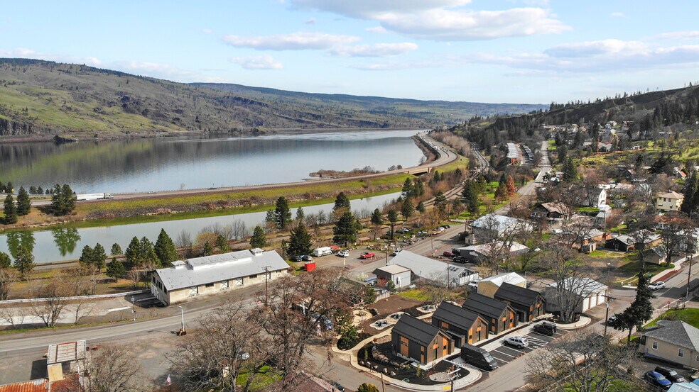1103 3rd Ave, Mosier, OR for sale - Primary Photo - Image 1 of 1