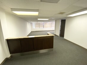 6160 N Cicero Ave, Chicago, IL for lease Building Photo- Image 2 of 4