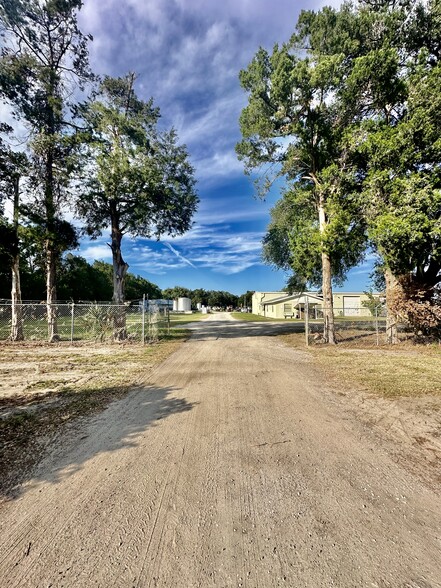 465 E Collins St, Umatilla, FL for lease - Building Photo - Image 3 of 19