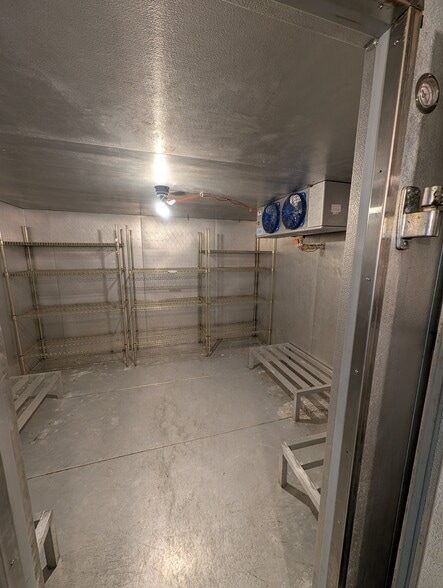 1225 N Main St, Adrian, MI for lease - Interior Photo - Image 2 of 6