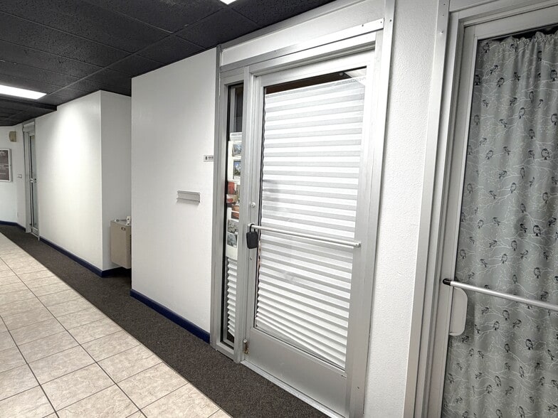 411 Lakewood Cir, Colorado Springs, CO for sale - Building Photo - Image 3 of 8