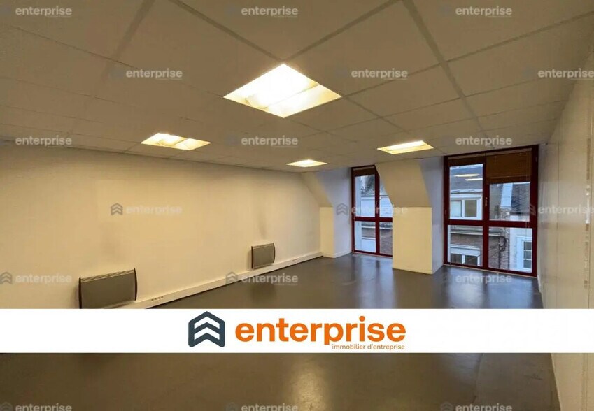 Office in Amiens for lease - Building Photo - Image 1 of 5