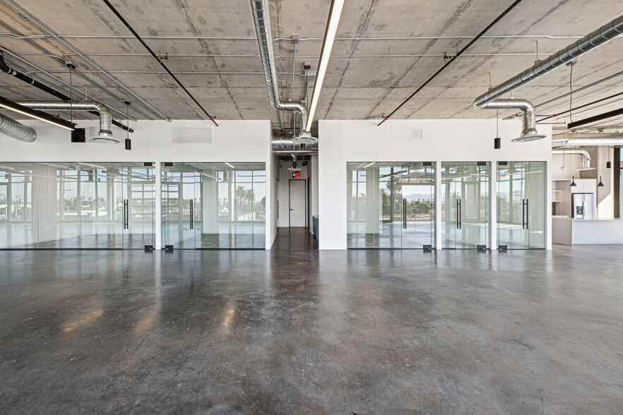 2922 Crenshaw Blvd, Los Angeles, CA for lease - Building Photo - Image 3 of 7