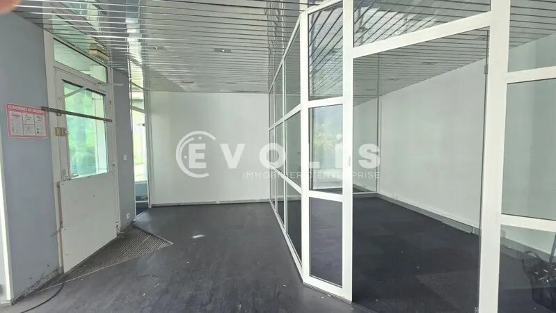 Office in Suresnes for lease - Interior Photo - Image 3 of 7