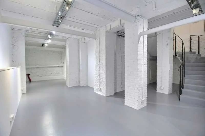 Retail in Paris for lease Interior Photo- Image 1 of 4