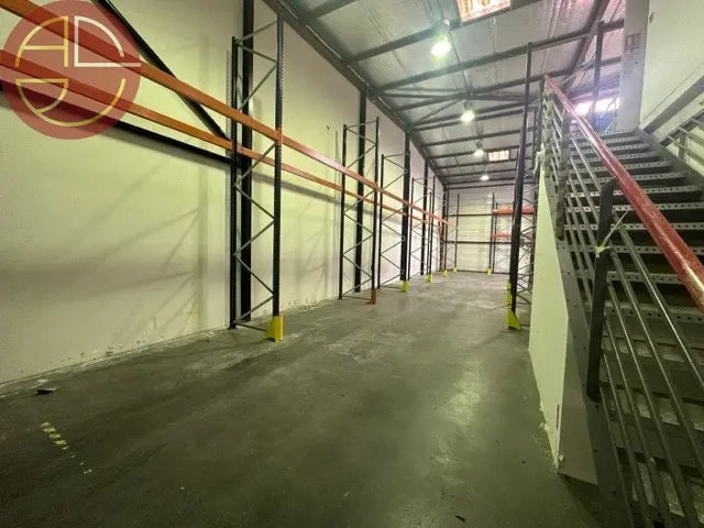 Industrial in Toulouse for lease - Interior Photo - Image 3 of 9