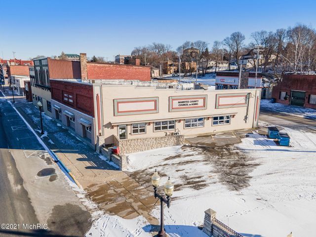 457 River St, Manistee, MI for sale Building Photo- Image 1 of 1