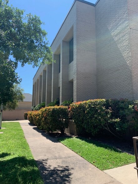 401 E Washington Ave, Navasota, TX for sale - Building Photo - Image 3 of 8