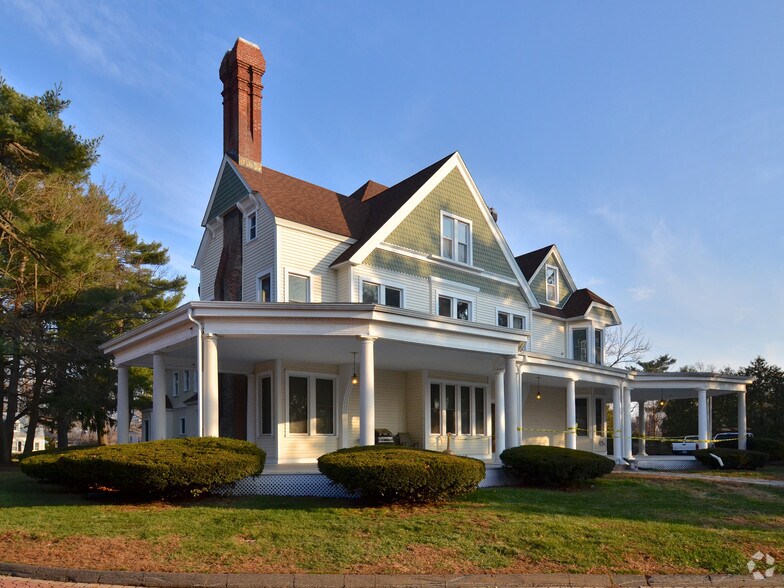 20-28 Otis St, Manchester, CT for sale - Primary Photo - Image 1 of 1