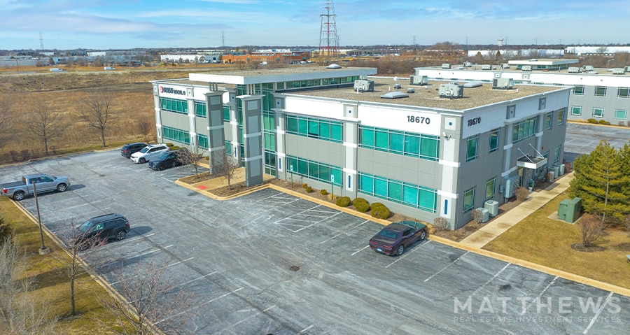 7840 Graphics Dr, Tinley Park, IL for sale - Building Photo - Image 2 of 10