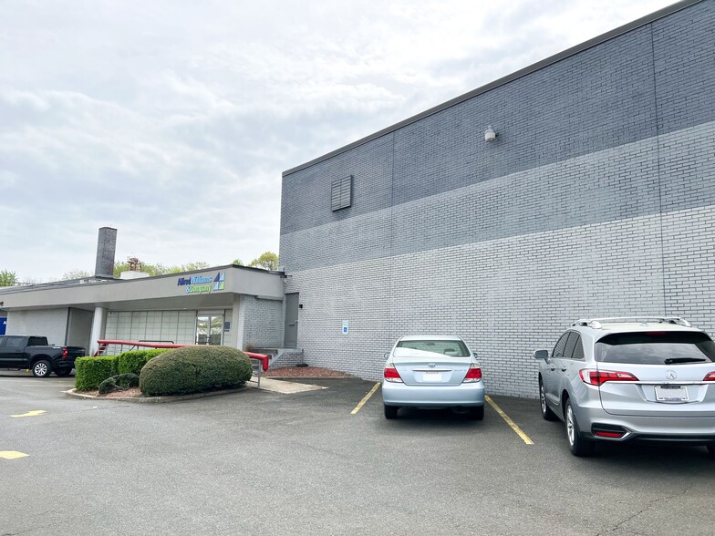 1949 Freedom Dr, Charlotte, NC for lease - Building Photo - Image 1 of 2