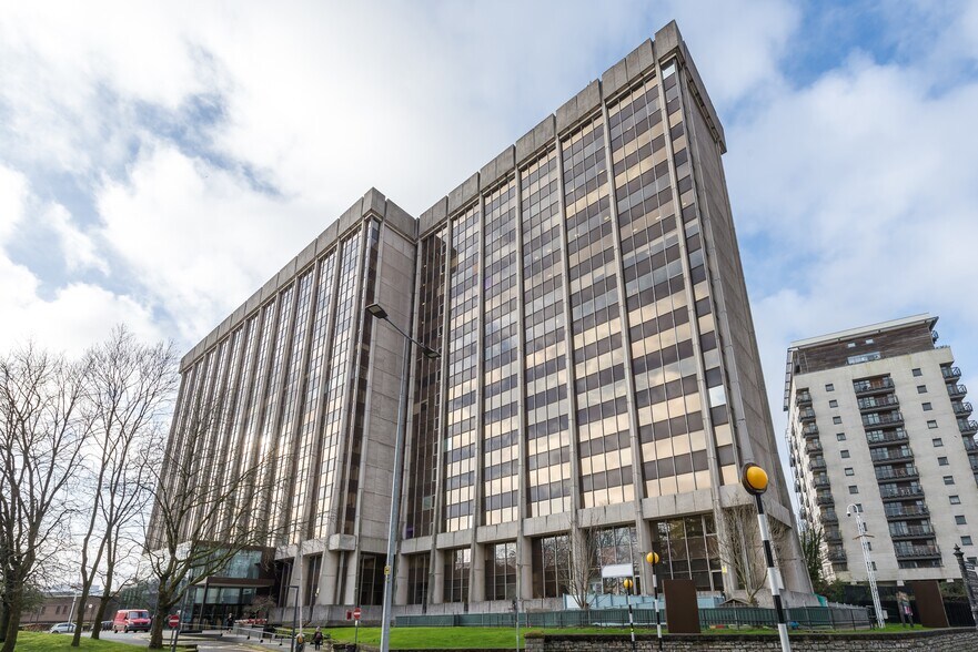 2 Fitzalan Rd, Cardiff for lease - Interior Photo - Image 1 of 10